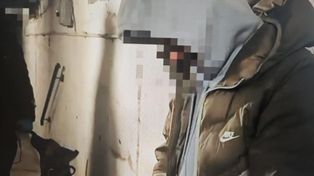 Warszawa: Narkotyki w łazience były początkiem. Policjanci z psem zajrzeli do piwnicy i odkryli magazyn