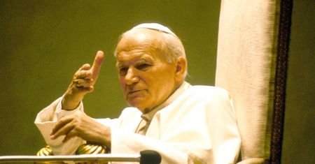 Tajemnice Karola Wojtyły ujawnione. Burza w sieci