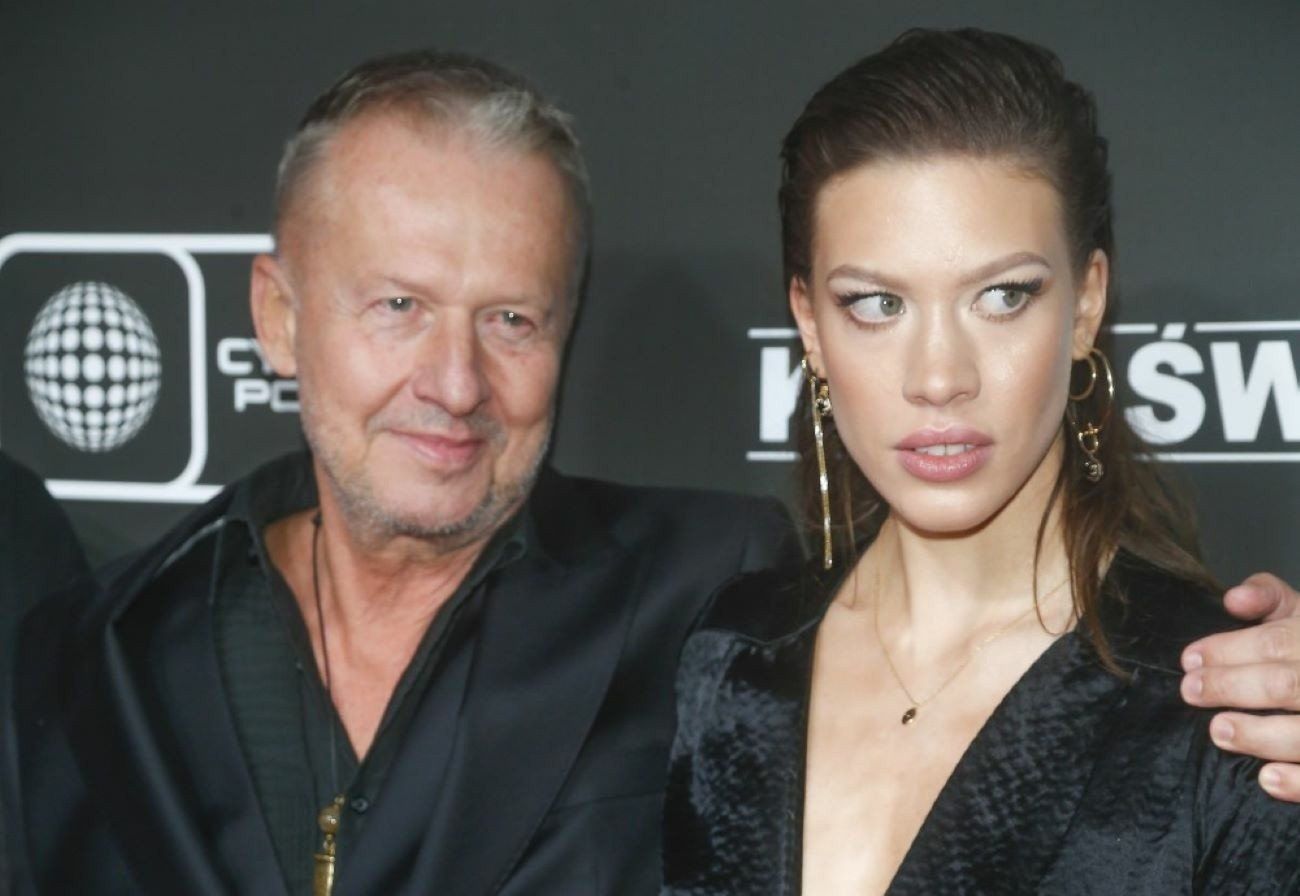Na zdjęciu Aleksandra Linda i Bogusław Linda - na premierze filmu &#34;Psy 3. W imię zasad&#34;. Rok 2020.Tak wygląda Aleksandra Linda, córka Bogusława Lindy. Zdjęcia w naszej galerii &gt;&gt;&gt;&gt;