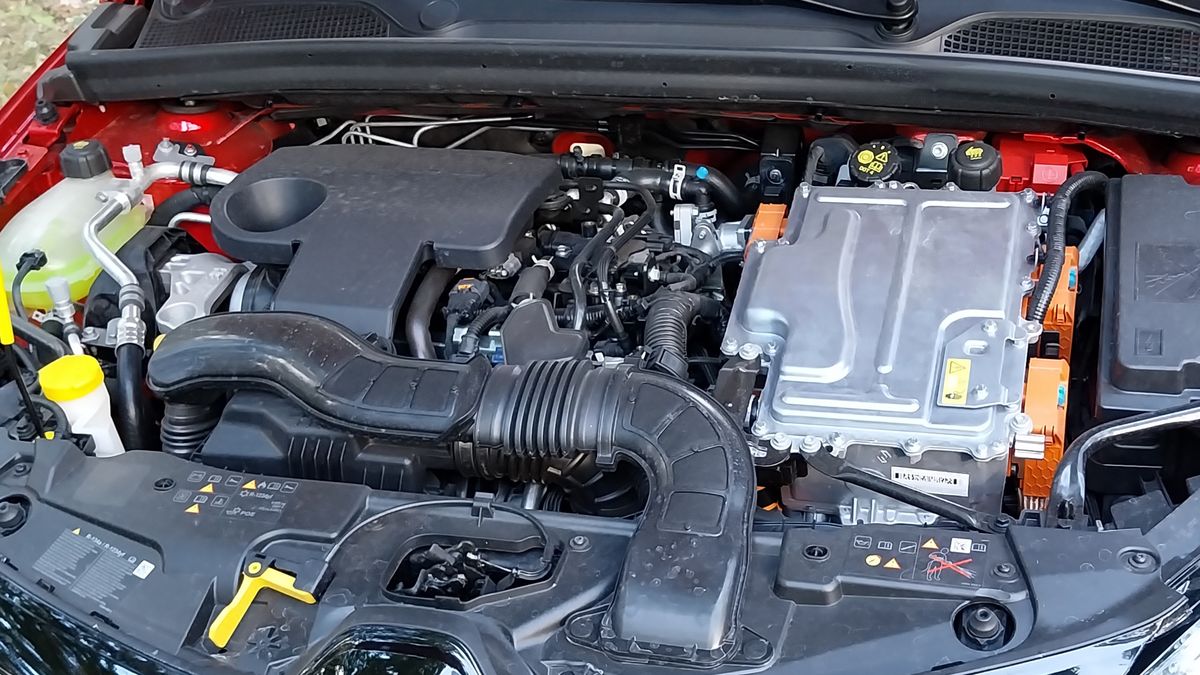 Silnik hybrydowy pozwala ograniczyć spalanie w mieście do ok. 4 l/100 km