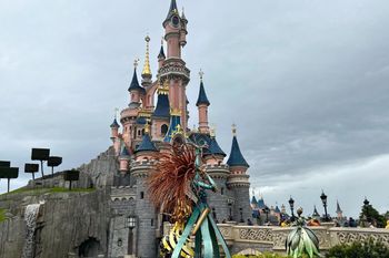 Szok we Francji. 9-latka jako fałszywa panna młoda w Disneylandzie