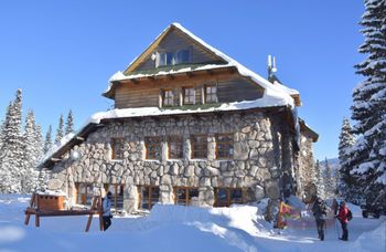 Cyberatak na schronisko w Tatrach. Wysłali maile o anulowaniu wyjazdów