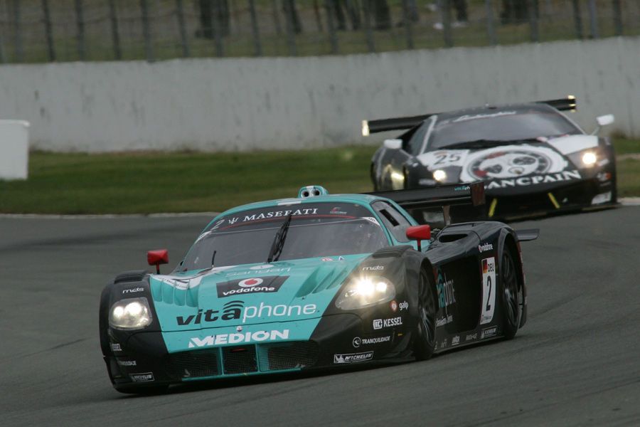 Prędkość maksymalna samochodu GT1 - 330 km/h