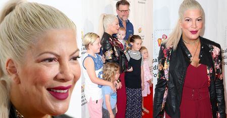 Tori Spelling z całą rodziną ociepla wizerunek na ściance (ZDJĘCIA)