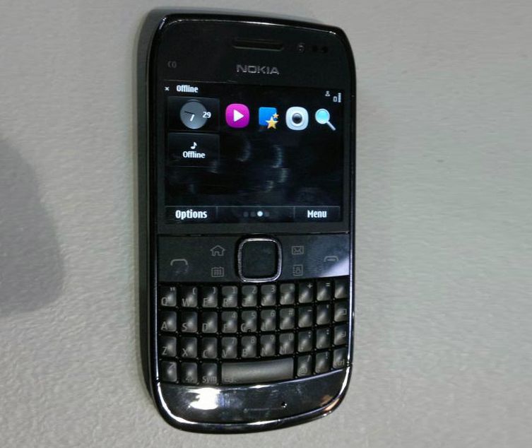 Nokia E6-00 w czarnym kolorze wycieka do Sieci