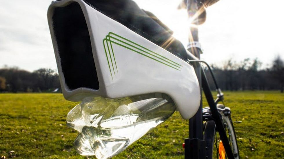 Samonapełniający się bidon rowerowy. Gdy jedziesz, przybywa w nim wody! 1