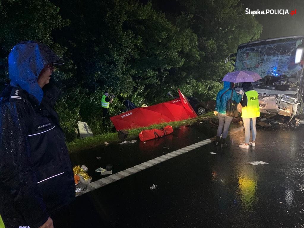 Zderzenie busa z autokarem w Gliwicach. Nie żyje 9 osób