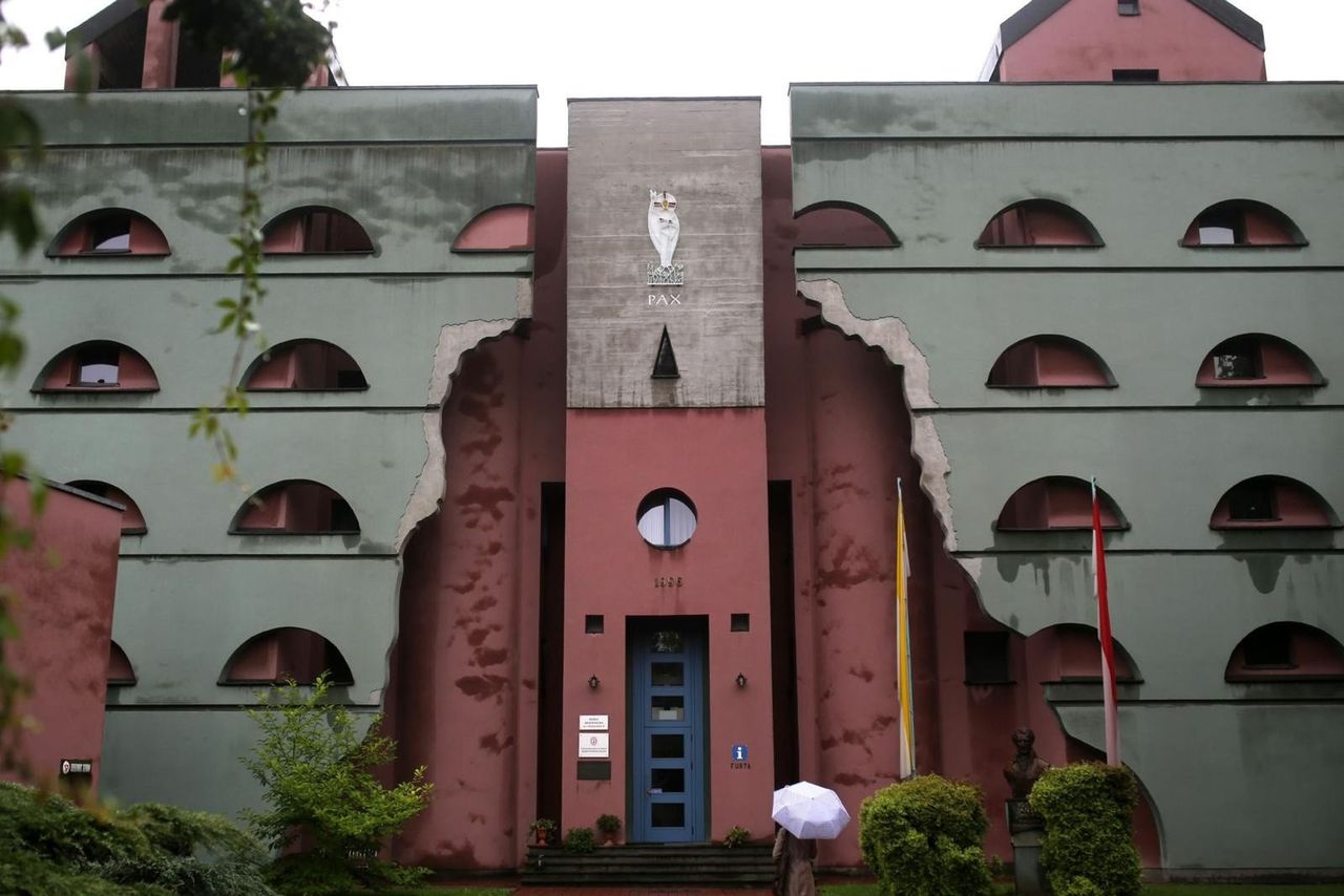 Ekstrawagancka budowla Krakowa. Co skrywa kościelna warownia?