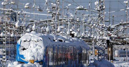 Niemcy głośno przeklinają pogodę. Paraliż w powietrzu i na torach