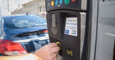 Złodzieje korzystają z roztargnienia i pośpiechu kierowców. Kradzież na kod QR