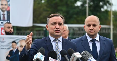 Tak Ziobro dawał zarobić Mateckiemu w ministerstwie. Resort podał kwoty