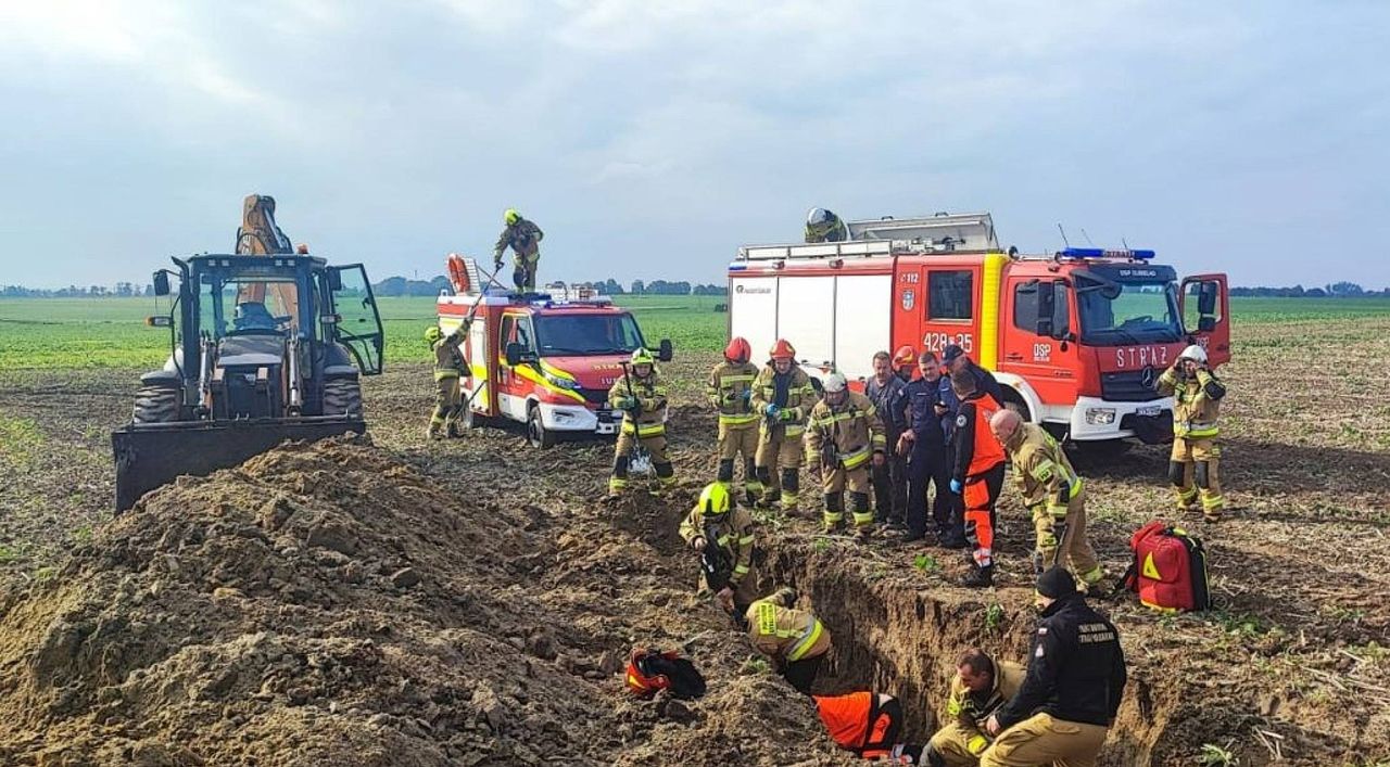 Wypadek podczas prac ziemnych. Mężczyzna wpadł do wykopu