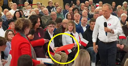 Tusk dostał czerwoną teczkę. Oto co w niej było
