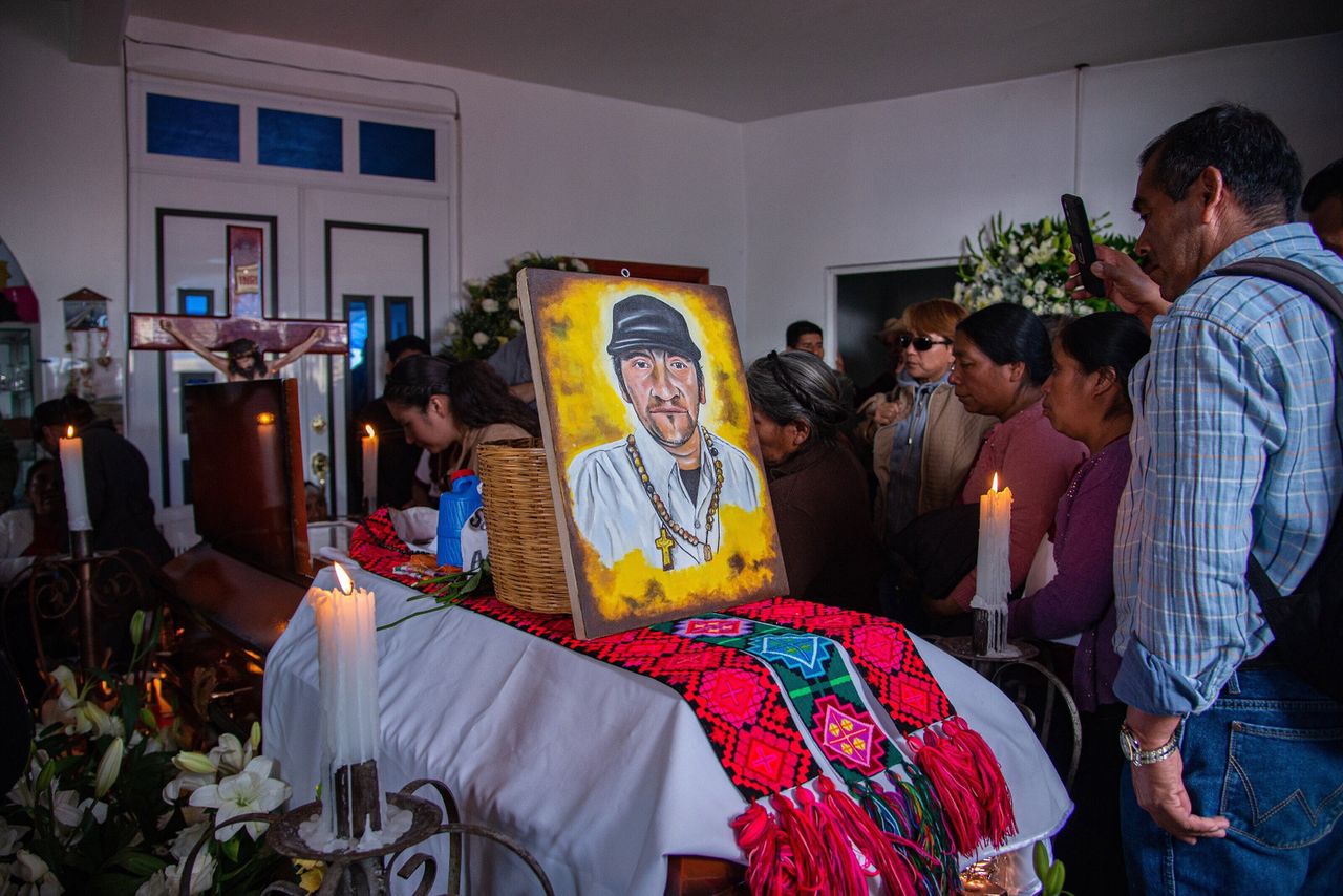 Mexicans in mourning after the murder of a respected clergyman