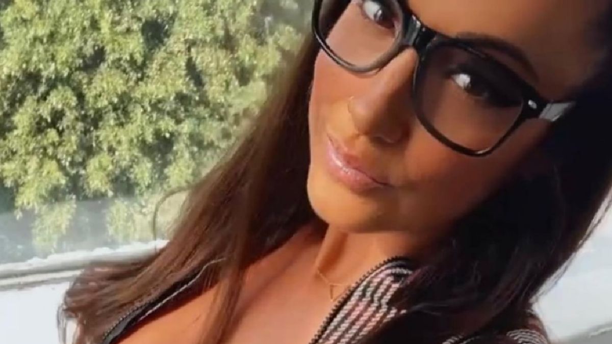 Courtney rzuciła pracę w szkole.