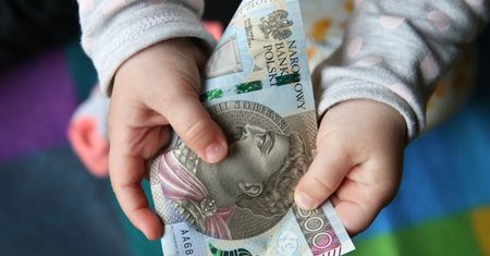 500 plus na dziecko. Jak je dostać po zmianach w 2022 roku?