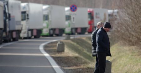 Rosyjscy i białoruscy kierowcy posłuchali się sankcji. Grzecznie opuszczają drogi UE
