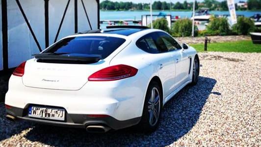Białe Porsche Panamera należące do wypożyczalni nie zostało zwrócone w terminie