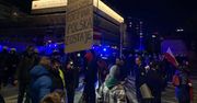 "PiS wyprowadza nas z Unii". Prounijna manifestacja w Warszawie. Protestujący przeszli przed siedzibę PiS