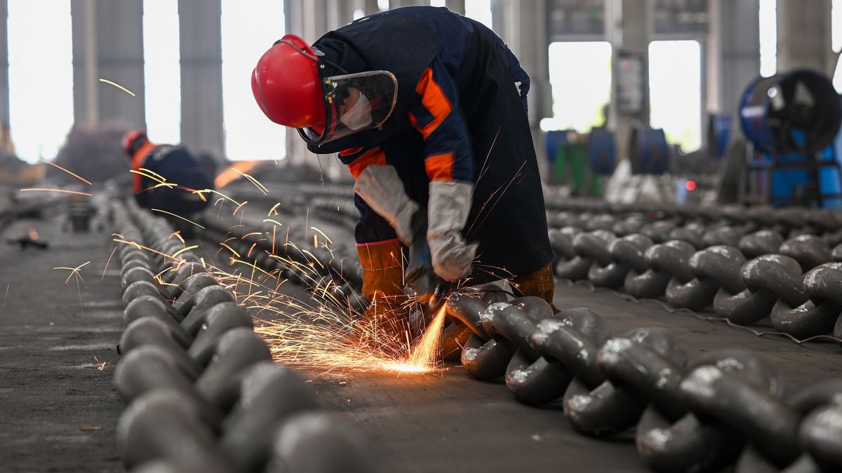 SUQIAN, CHINA - OCTOBER 21: Workers manufacture anchor chains at at the workshop of China Shipping Marine Equipment (Jiangsu) Co., Ltd. on October 21, 2025 in Suqian, Jiangsu Province of China. (Photo by Fang Dongxu/VCG via Getty Images)