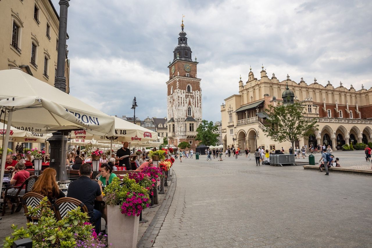 Kraków: Mieszkańcy i ich pomysły na nową fontannę na Rynku Głównym.