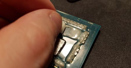 Znalazł sposób na obniżenie temperatur procesora Ryzen 7 5800X3D. Ile można zyskać?