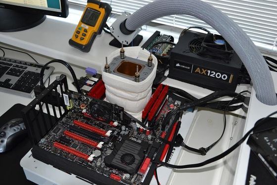platforma testowa, na kt&oacute;rej podkręcano procesor Intel Core i7 3930K