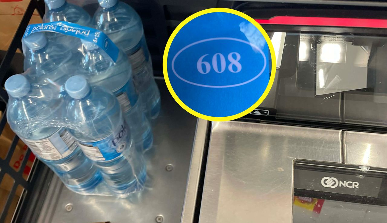 Klient Biedronki już się wściekał. Podeszła kasjerka. Dwa słowa