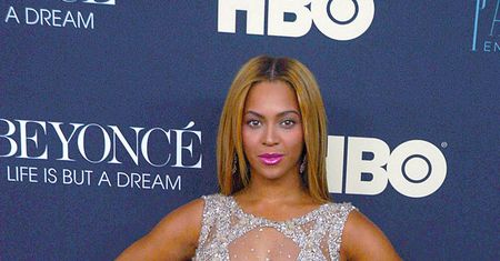 Beyonce POKAZUJE BIUST!