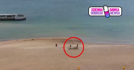 Ujęcie z plaży w Kołobrzegu. Ludzie aż się zatrzymywali
