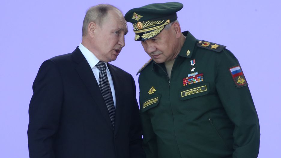 Władimir Putin i minister obrony  Siergiej Szojgu 