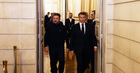 Macron: Rosja pokazuje "chęć wojny"