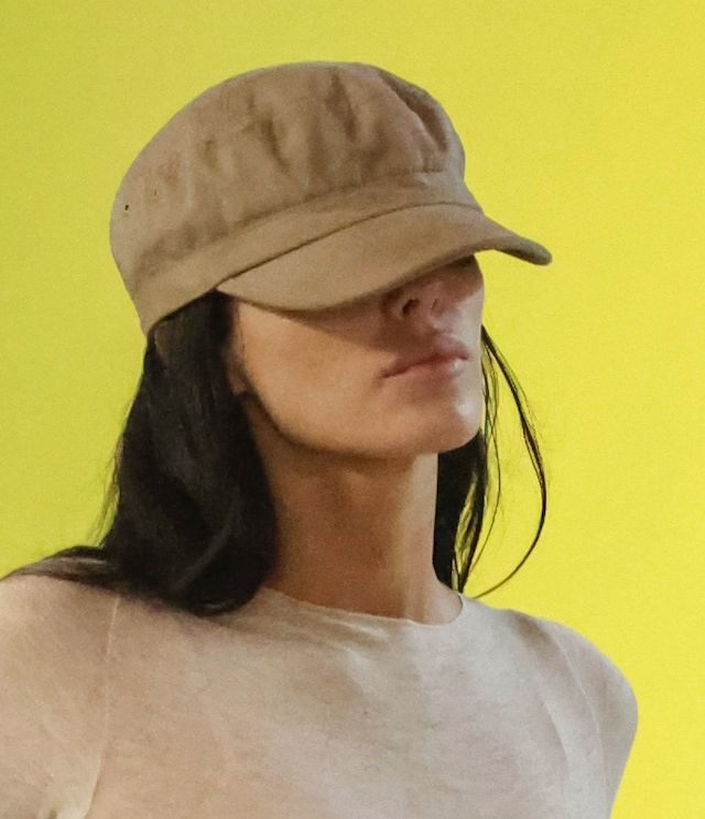 Bianca Censori w majtkach i rajstopach na lotnisku