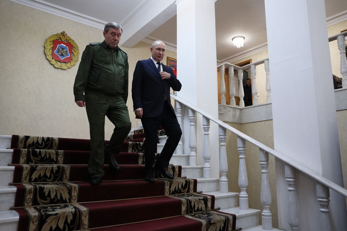Prezydent Rosji Władimir Putin i Szef Sztabu Generalnego Sił Zbrojnych Federacji Rosyjskiej Walerij Gierasimow 