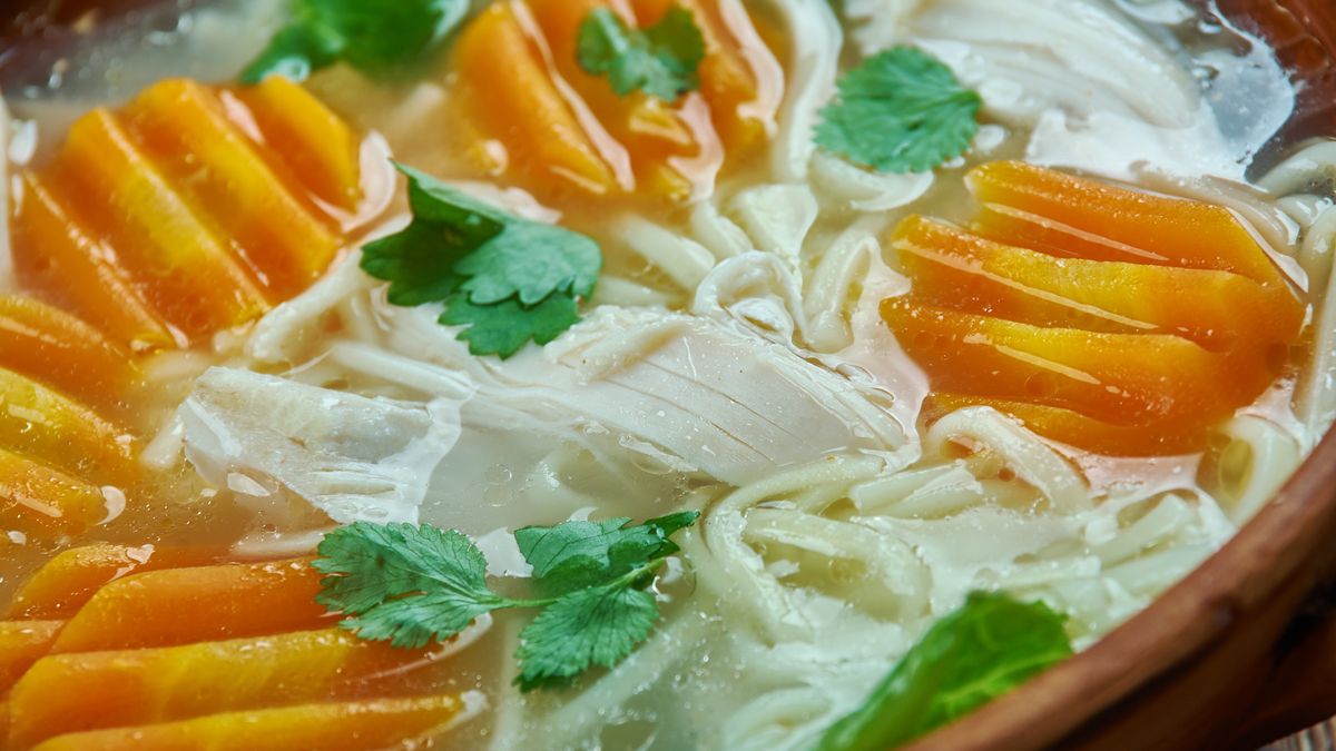 Rosół z cytryną sprawdzi się na letni obiad