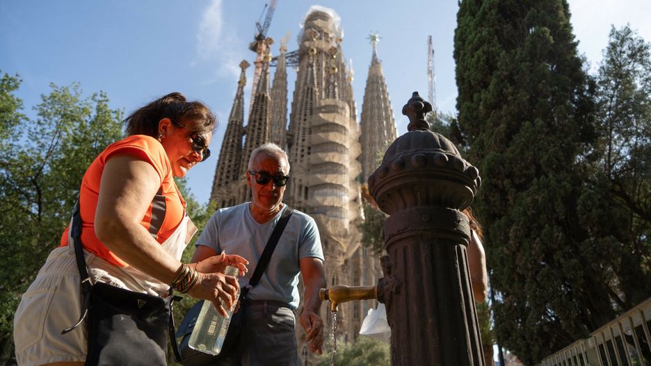 Temporary
People refill their bottles at a public fountain in front of the Sagrada Familia basilica in Barcelona, on June 27, 2025, a day before the first heatwave of the year is officially expected to begin. Starting tomorrow, southern Europe will once again face extreme temperatures exceeding 40�C. Scientists warn that periods of extreme heat will become longer, more frequent and more intense as human-induced climate change accelerates. (Photo by Manaure QUINTERO / AFP)
MANAURE QUINTERO
