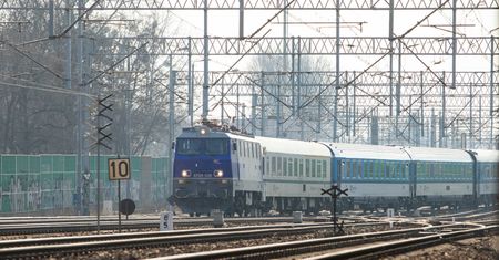 Zerwana sieć trakcyjna. Utrudnienia na kolei