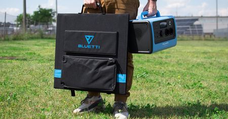 Aż chce się jechać na biwak. Test Poweroak EB70 - poręcznej i potężnej elektrowni z panelami solarnymi