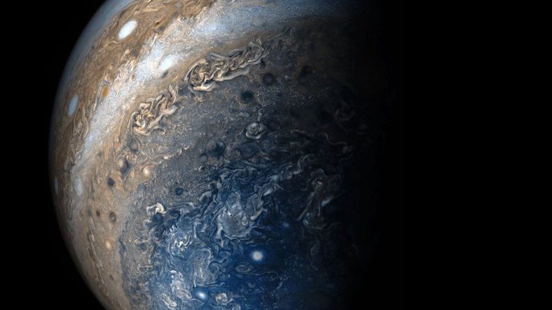 Nowe zdjęcia Jowisza ujawniają, że na jego powierzchni występują burze 1