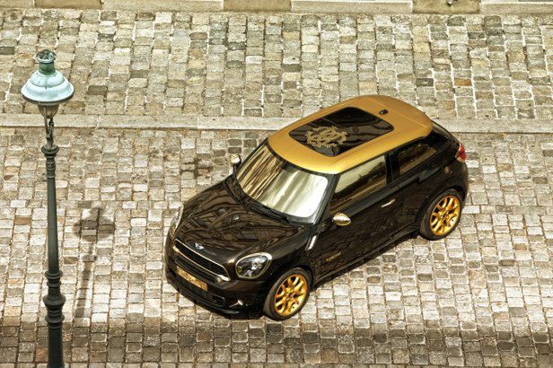 Wyjątkowe MINI Paceman sygnowane przez Roberto Cavalliego