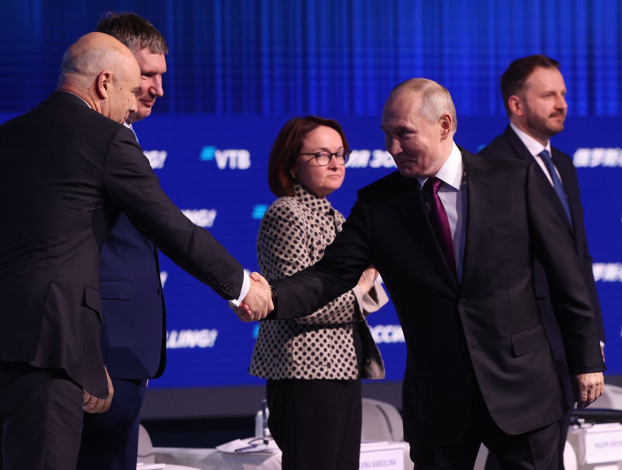 Rosyjska gospodarka wciąż się kurczy. Wpływy z ropy nie pomogły