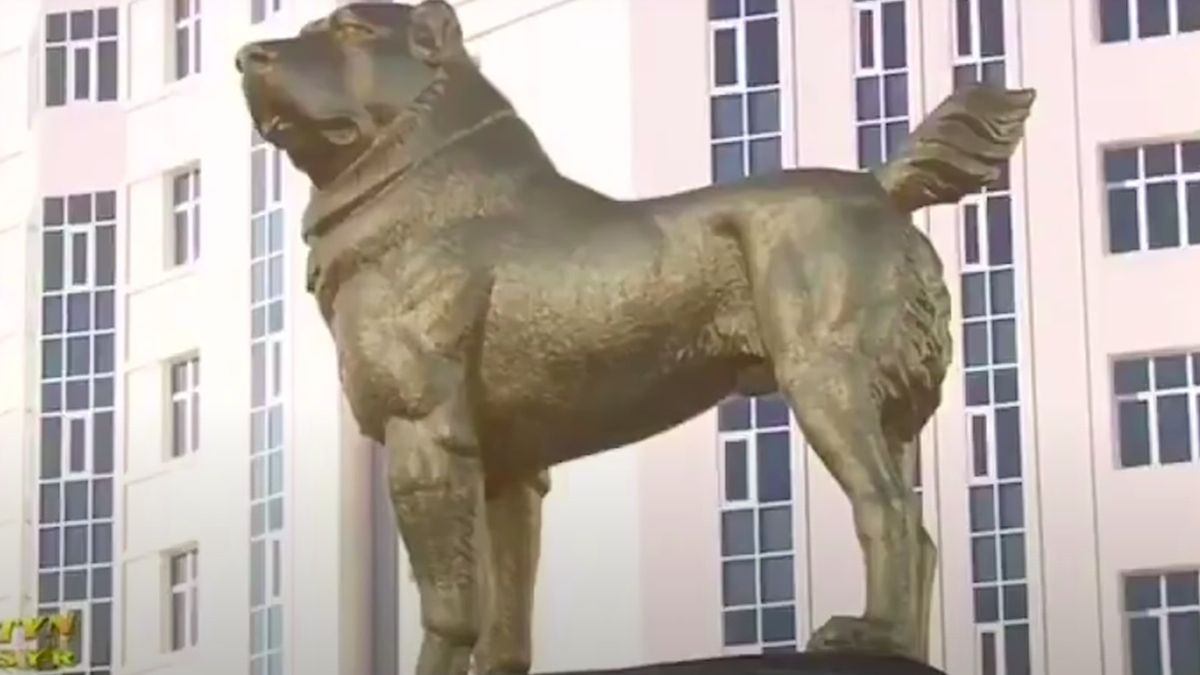 Pomnik psa w Turkmenistanie