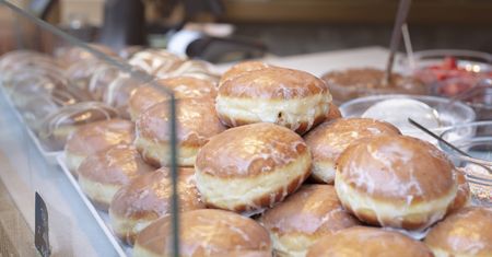 Sprzedawali pączki po 100 zł. Zastąpią lokal w Toruniu
