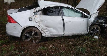 Wymusiał pierwszeństwo, przez co doprowadził do groźnie wyglądającej kolizji