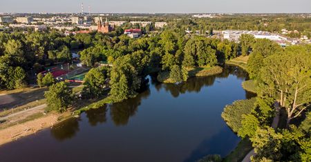 Pogoda w Łodzi. Prognoza na piątek 5 grudnia. Duże zachmurzenie, późnym wieczorem możliwy słaby deszcz
