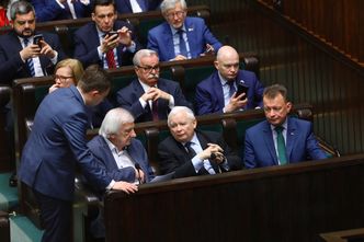 PiS zwiera szyki. W tle możliwe wcześniejsze wybory
