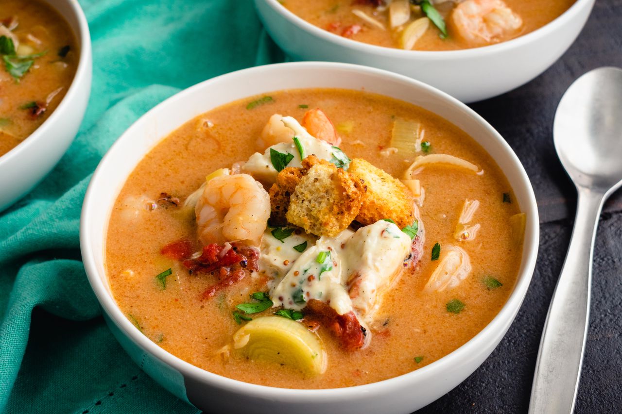 Creamy bisque soup: A taste of France with nutritious shrimp