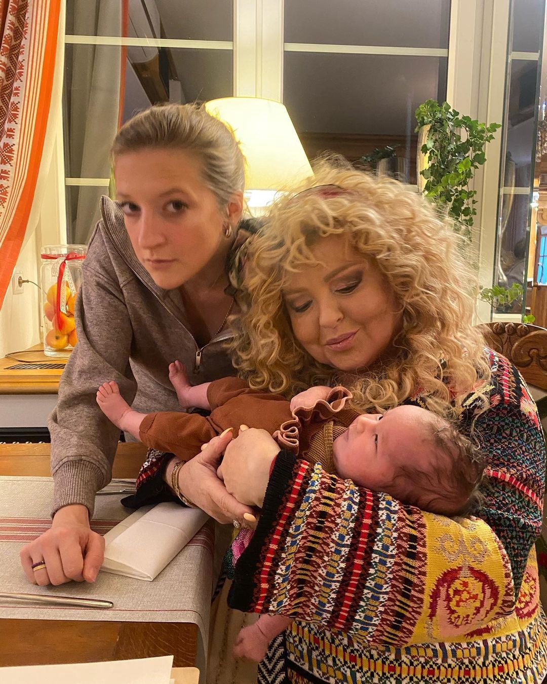 Magda Gessler na pierwszym zdjęciu z wnuczką Neną