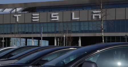 Tesla o skutkach ataku na fabrykę. Straty będą gigantyczne