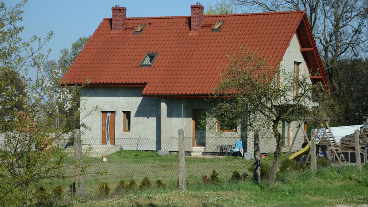 Stock Bart?omiej Magierowski
Fot. Bartlomiej Magierowski/East News. Dolny Slask, gmina Prusice 22.04.2023. Dom jednorodzinny na wsi.
Bartlomiej Magierowski